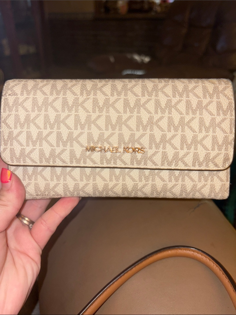 Michael Kors Signature Tote in Vanilla with Acorn Trim and Matching Wallet - Picture 4 of 16
